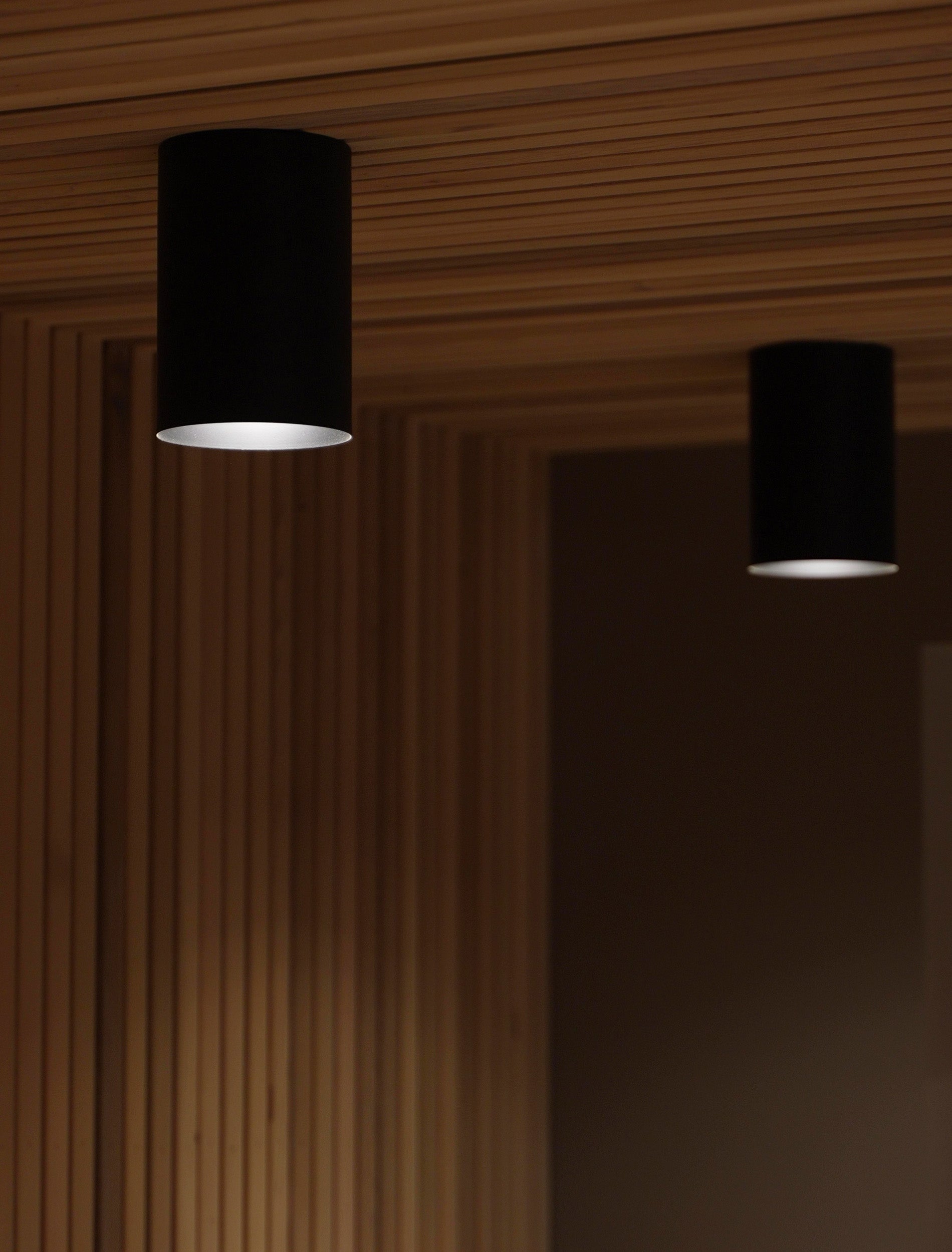 Calm and inviting ambiance of Regen Recovery's private wellness room in Vancouver, featuring natural wood accents and soft lighting to enhance relaxation during hot and cold therapy sessions.